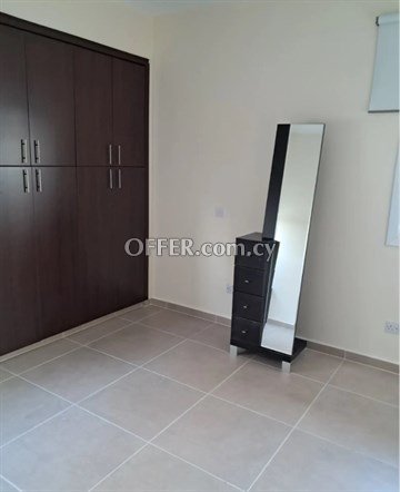 Recently Renovated And Spacious Ground Floor 2 Bedroom Apartment  In A - 4