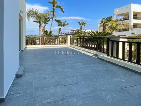 Stunning 2-Bedroom Ground Floor Apartment with Big Veranda - 13