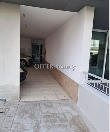 Recently Renovated And Spacious Ground Floor 2 Bedroom Apartment  In A - 2
