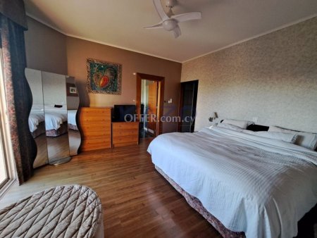Spacious 4 Bedroom Detached House with Sea View - 7