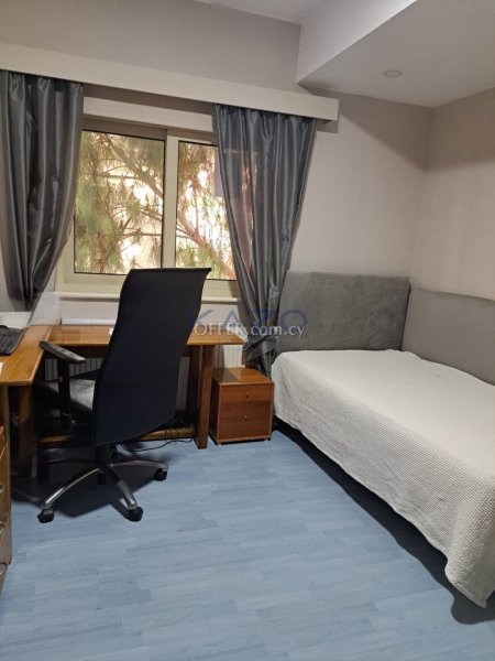 Spacious 4 Bedroom Detached House with Sea View - 6