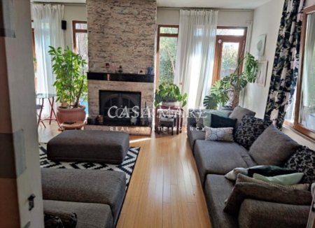6 bedrooms House in Aglantzia