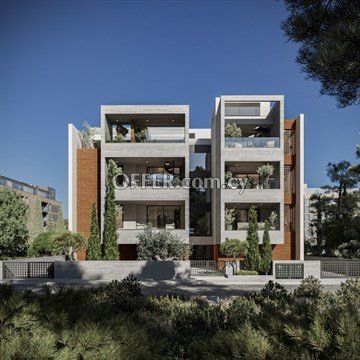 Modern And Elegant Ground Floor 2  Bedroom Apartment With Garden  In A