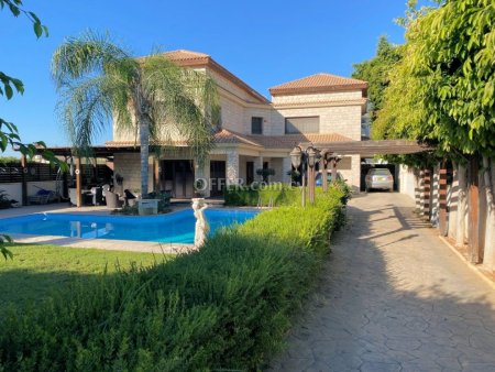 3-bedroom Detached Villa 350 sqm in Kato Polemidia