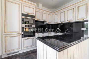 Luxury 3 Bedroom Apartment Within Walking Distance From The Beach  In 