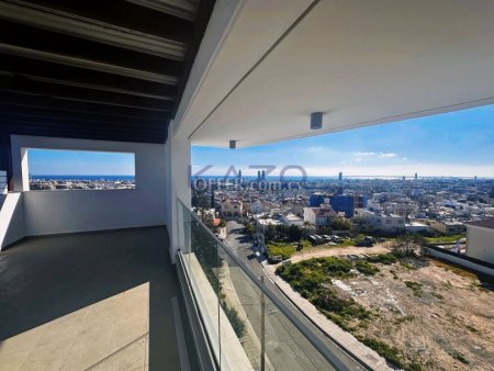 Top Floor Two Bedroom Apartment with Sea View