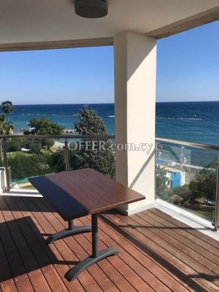 BEAUTIFUL 3 BEDROOM APARTMENT DIRECTLY ON THE BEACH!