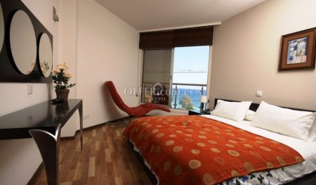 ONE BEDROOM APARTMENT ON THE BEACH!