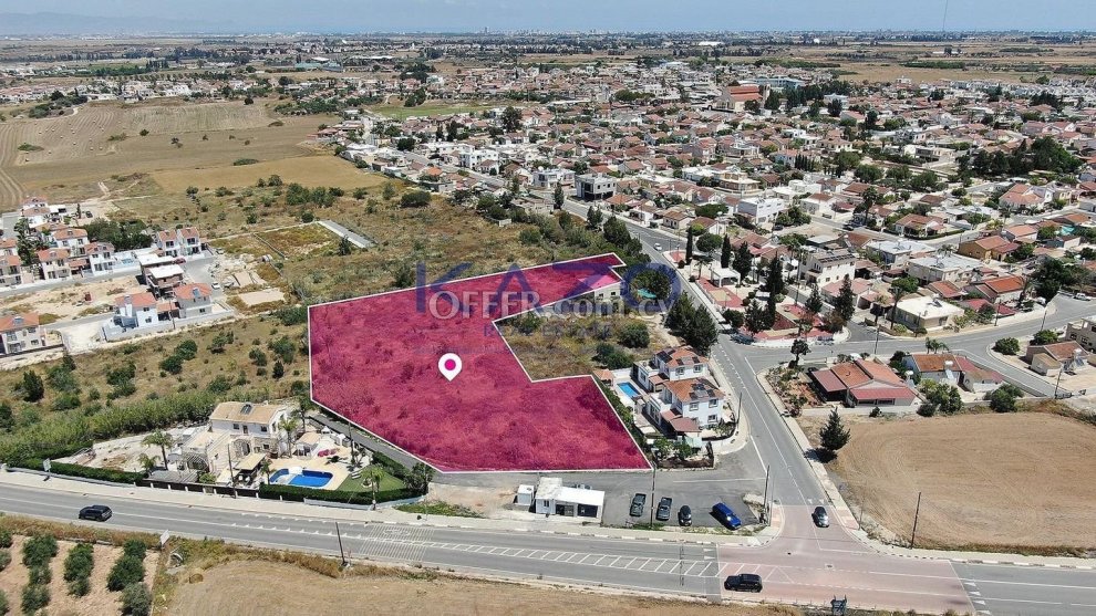 Residential Field With an Old House in Acheritou, Ammochostos - 1