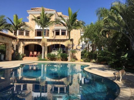 Spacious Villa with Pool in Desirable Zakaki Area