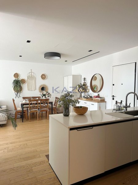 Modern Fully Furnished 3 Bedroom Apartment in Mesa Geitonia