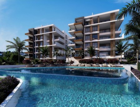 THREE BEDROOM TOP FLOOR APARTMENT WITH PRIVATE POOL AND ROOF GARDEN 500 M2 FROM THE BEACH
