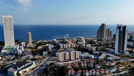 THREE BEDROOM TOP FLOOR APARTMENT WITH PRIVATE POOL AND ROOF GARDEN 500 M2 FROM THE BEACH
