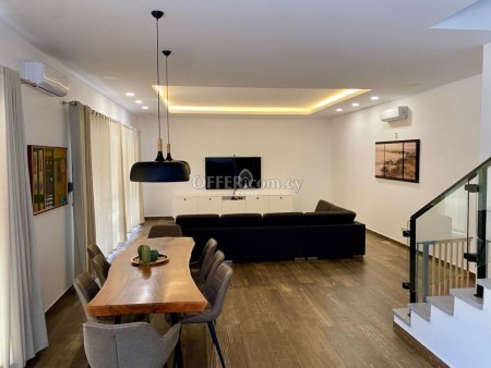 NEWISH DETACHED 4 BEDROOM HOUSE WITH POOL AND GYM