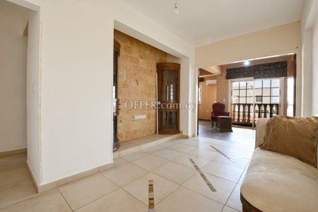 5 Bed House for Rent in Oroklini, Larnaca - 9