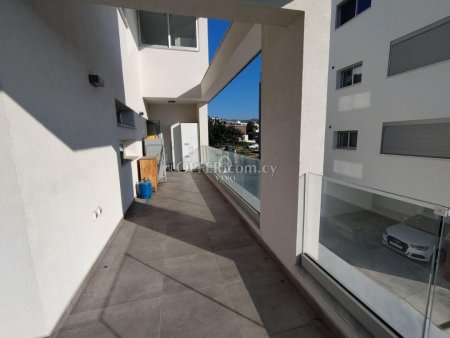 MODERN TWO BEDROOM APARTMENT CLOSE TO GRAMMAR SCHOOL - 3