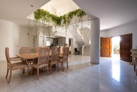 For Sale €800,000 House 6 bedrooms Lemesos (Limassol center) Limassol