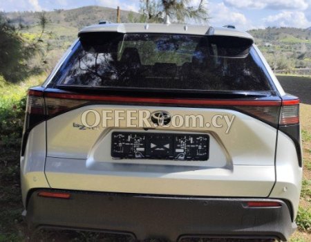 2022 Toyota bZ4X 2.0L Electric Automatic SUV - 9