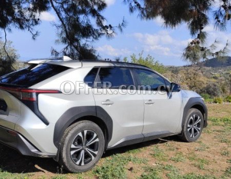 2022 Toyota bZ4X 2.0L Electric Automatic SUV - 5