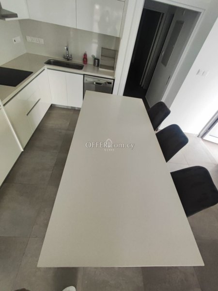 MODERN TWO BEDROOM APARTMENT CLOSE TO GRAMMAR SCHOOL - 4
