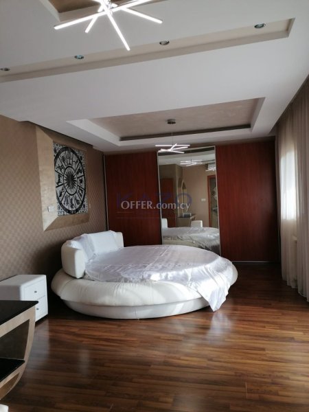 Spacious Villa with 6 Bedrooms in Tourist Area - 5