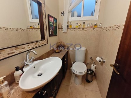 Spacious Semi-Detached House with Five Bedrooms in Agios Georgios Xavouzas - 3