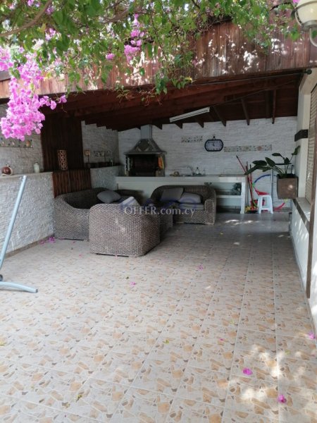 Spacious Villa with 6 Bedrooms in Tourist Area - 2