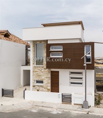 5 Βedroom Ηouse  in Dromolaxia, Larnaka