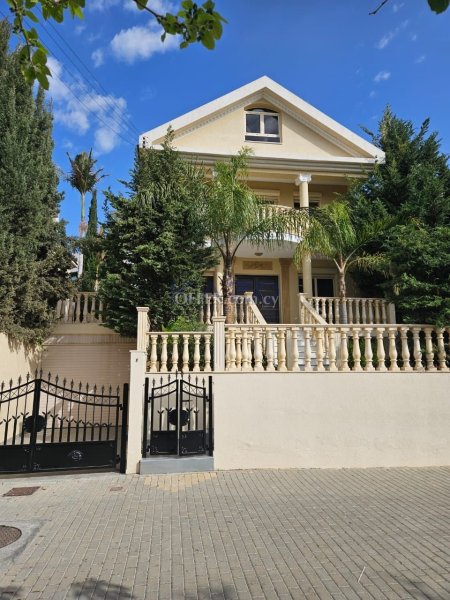 Spacious Villa with 6 Bedrooms in Tourist Area - 13