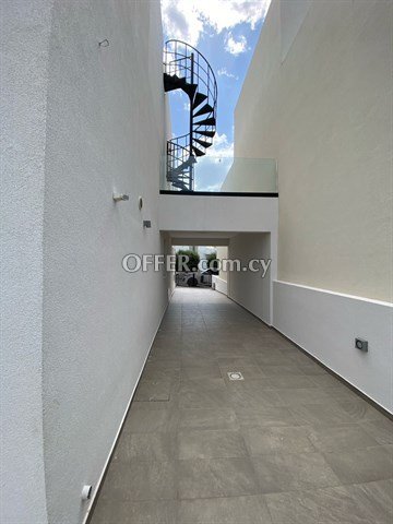 Modern 3 Bedroom House With Garden  In Agia Fyla, Limassol - 4