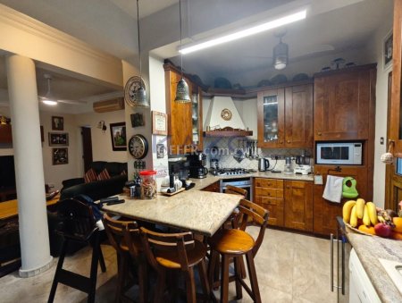Spacious Semi-Detached House with Five Bedrooms in Agios Georgios Xavouzas - 9