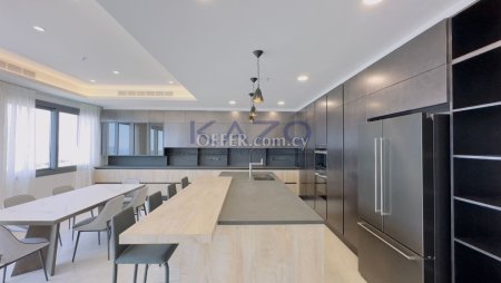 Modern 5 Bedroom Apartment with Sea View in Agios Tychonas - 8
