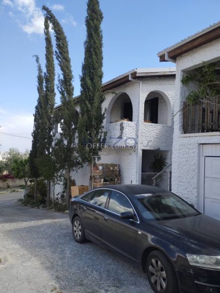 Spacious six-bedroom detached house with sea views in Erimi - 11