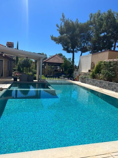 Spacious Villa with Pool in Beautiful Souni Area