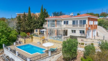 Detached Villa in Ineia