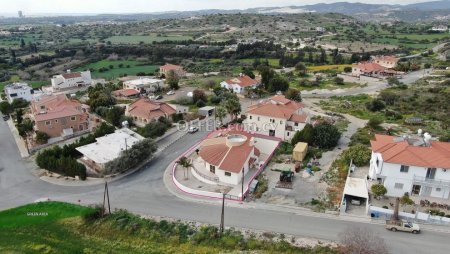 Charming Ground floor house with basement in Maroni Larnaca
