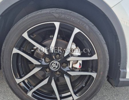2021 Toyota CHR Hybrid Automatic SUV - 3