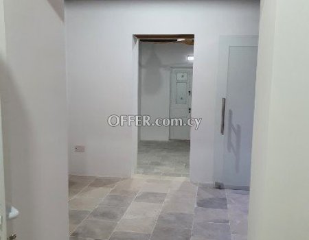 Διώροφο διατηρητέο ακίνητο 180 τ.μ. με άδεια καφετέριας, Όμοδος (photo 1)