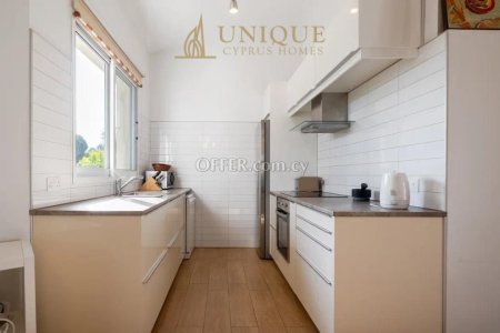 Bungalow next to Coral bay Beach - Spacious 150 m2 Internal Space on a 660 Plot - 3