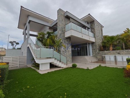 Spacious Luxury Detached House with Amazing Views in Laiki Lefkothea