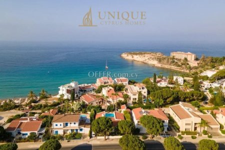 Bungalow next to Coral bay Beach - Spacious 150 m2 Internal Space on a 660 Plot - 11
