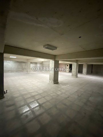 Basement Warehouse Of 360m2  In The City Center - 3