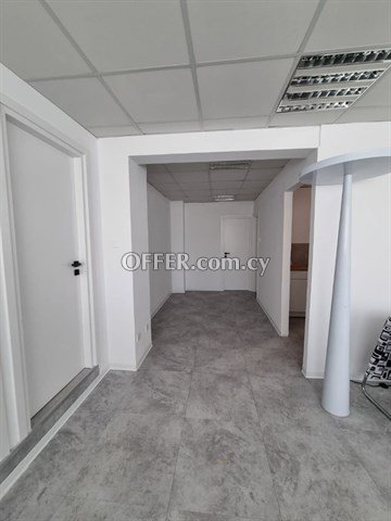 Office  suitable for professionals in Strovolos.
The price includes el - 6