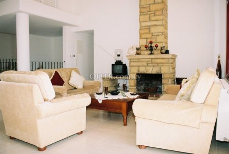 House (Semi detached) in Moniatis, Limassol for Sale - 10