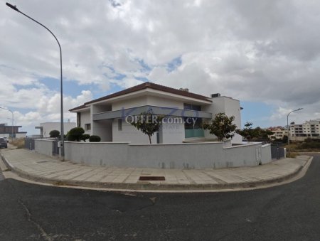 Spacious Luxury Detached House with Amazing Views in Laiki Lefkothea - 11