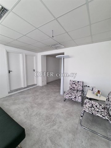 Office  suitable for professionals in Strovolos.
The price includes el - 5