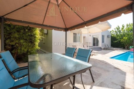 Bungalow next to Coral bay Beach - Spacious 150 m2 Internal Space on a 660 Plot - 8