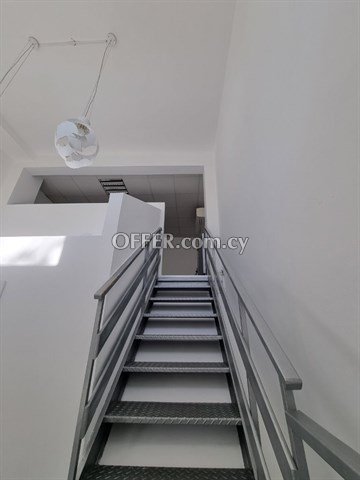 Office  suitable for professionals in Strovolos.
The price includes el - 4