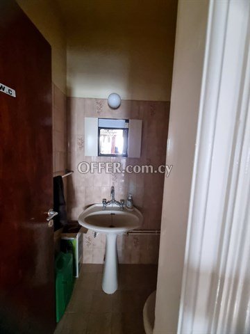 Spacious 3 Bedroom Apartment  In A Prime Area Of ​​Agios Antonios, Nic - 4