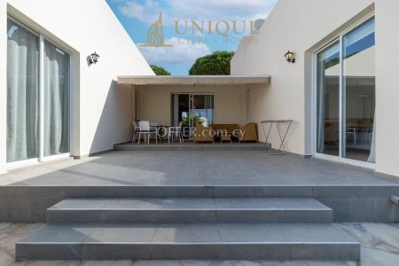 Bungalow next to Coral bay Beach - Spacious 150 m2 Internal Space on a 660 Plot - 7